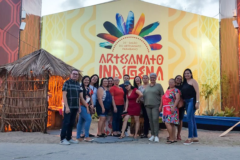 Com o apoio da Prefeitura, artesãs do Mercado Público de Queimadas visitam o Salão do Artesanato Paraibano