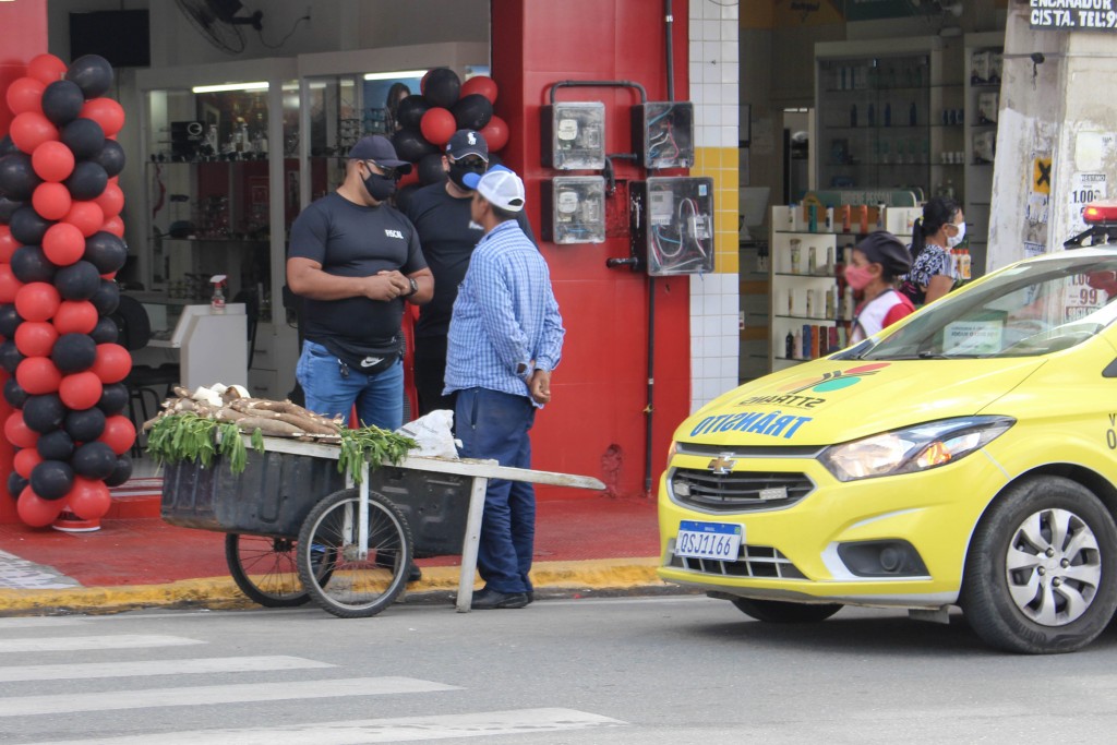 Prefeitura de Queimadas realiza ação de conscientização sobre a ocupação das vias públicas
