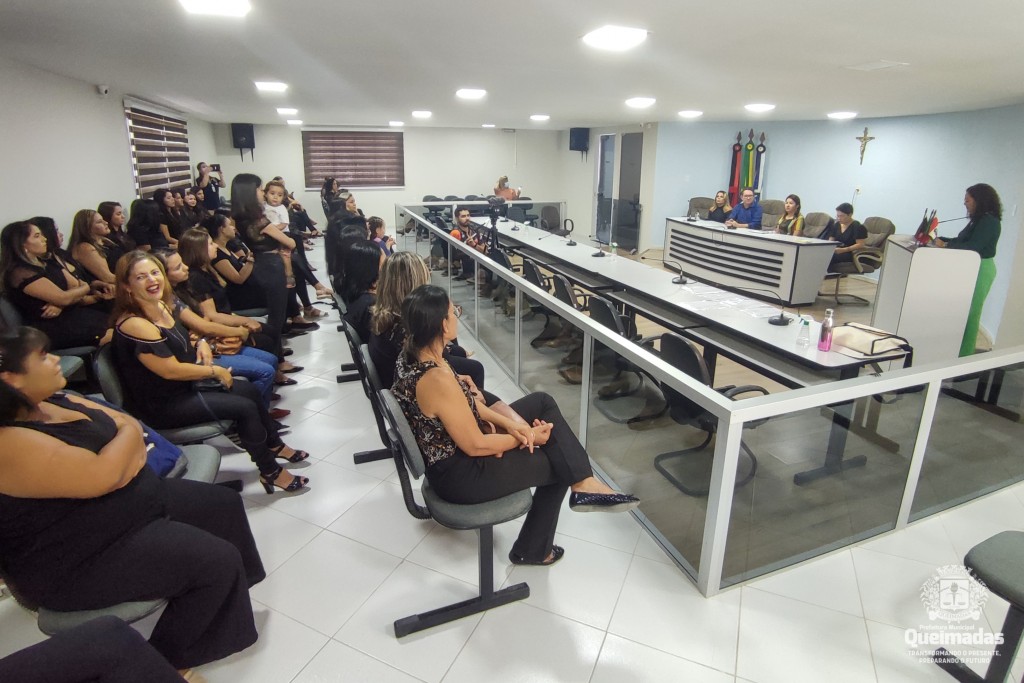 Prefeitura de Queimadas entrega os certificados das novas profissionais formadas nos cursos de beleza do SENAC