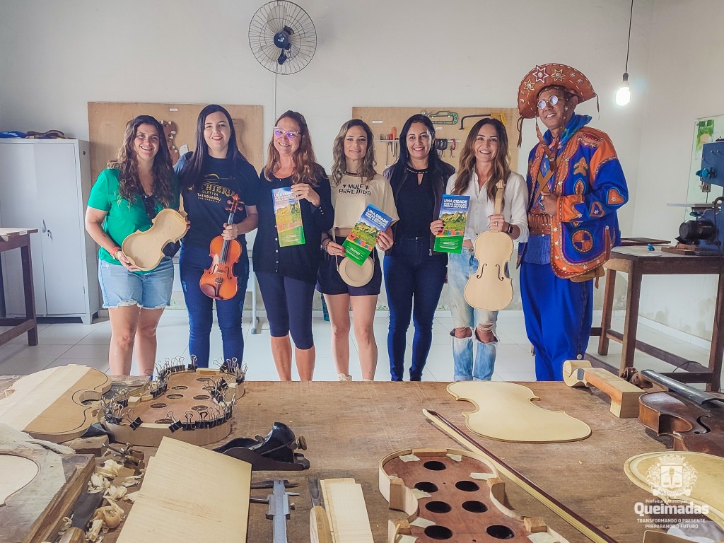 Representantes da Azul Viagens e Luck Receptivo visitam a Luthieria Tataguassu