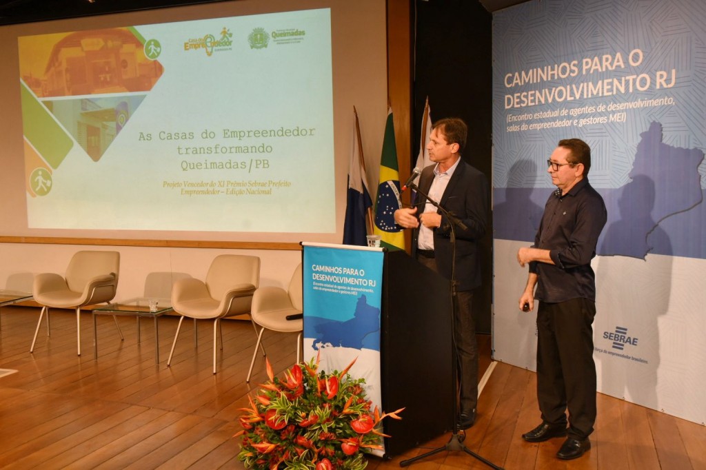 Prefeito Carlinhos de Tião ministra palestra no Rio de Janeiro sobre as realizações da Casa do Empreendedor em Queimadas