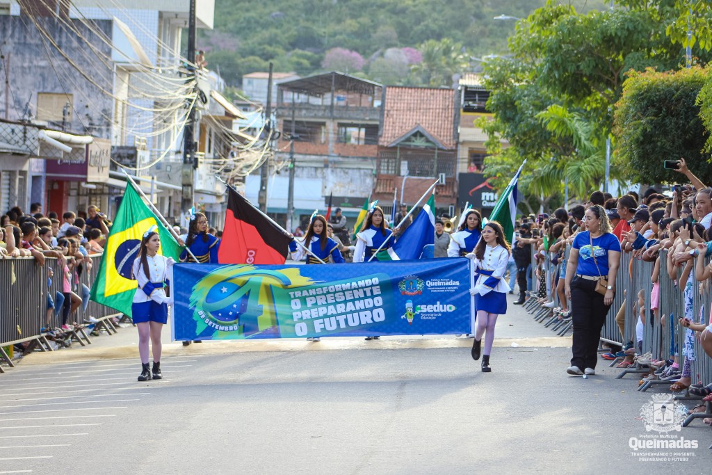 Desfile Cívico de Queimadas-PB celebrou os 200 anos da Independência do Brasil com grande público
