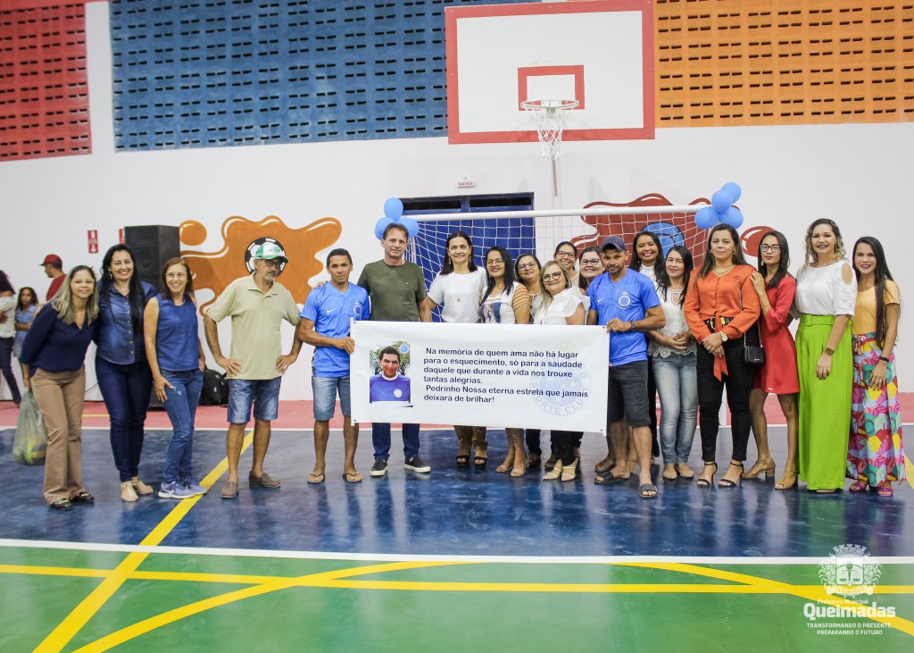 Prefeito Carlinhos de Tião inaugura o ginásio poliesportivo de Caixa D'água